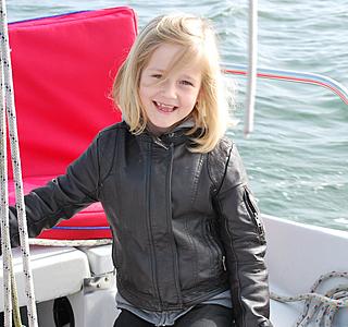 Dames d'à bord à la barre