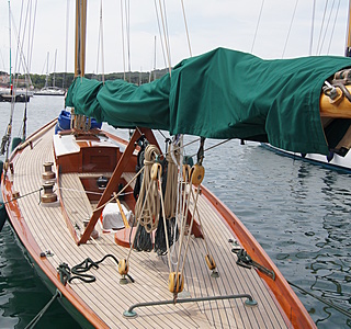 Bateau bois, acier, alu... tout ce qui change du polyester !