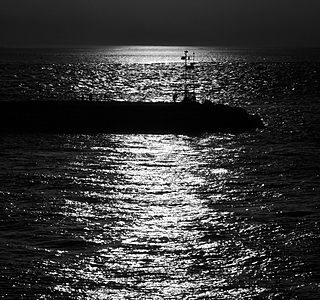La mer en noir et blanc, rien que la mer, rien que du noir et blanc !