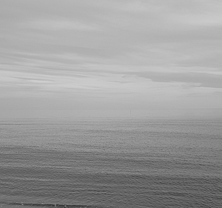 La mer en noir et blanc, rien que la mer, rien que du noir et blanc !