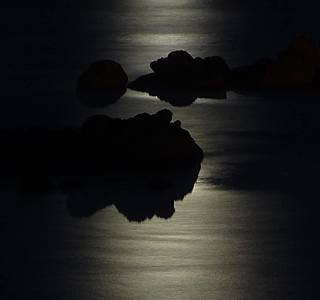 La mer en noir et blanc, rien que la mer, rien que du noir et blanc !