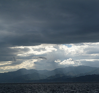 Éclairs, trombes et ciels d'orage