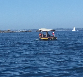 Navires insolites à l'horizon