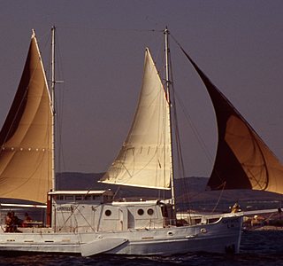 Navires insolites à l'horizon