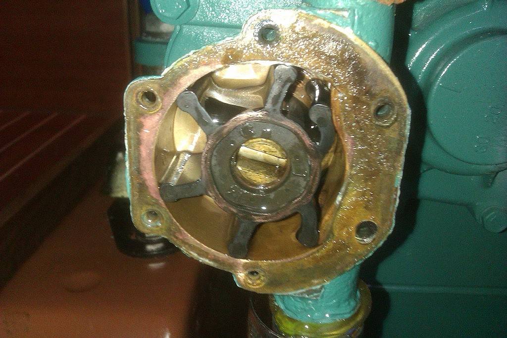 Changement rouet de la turbine à eau (impeller) volvo 2003 sur océanis 370  